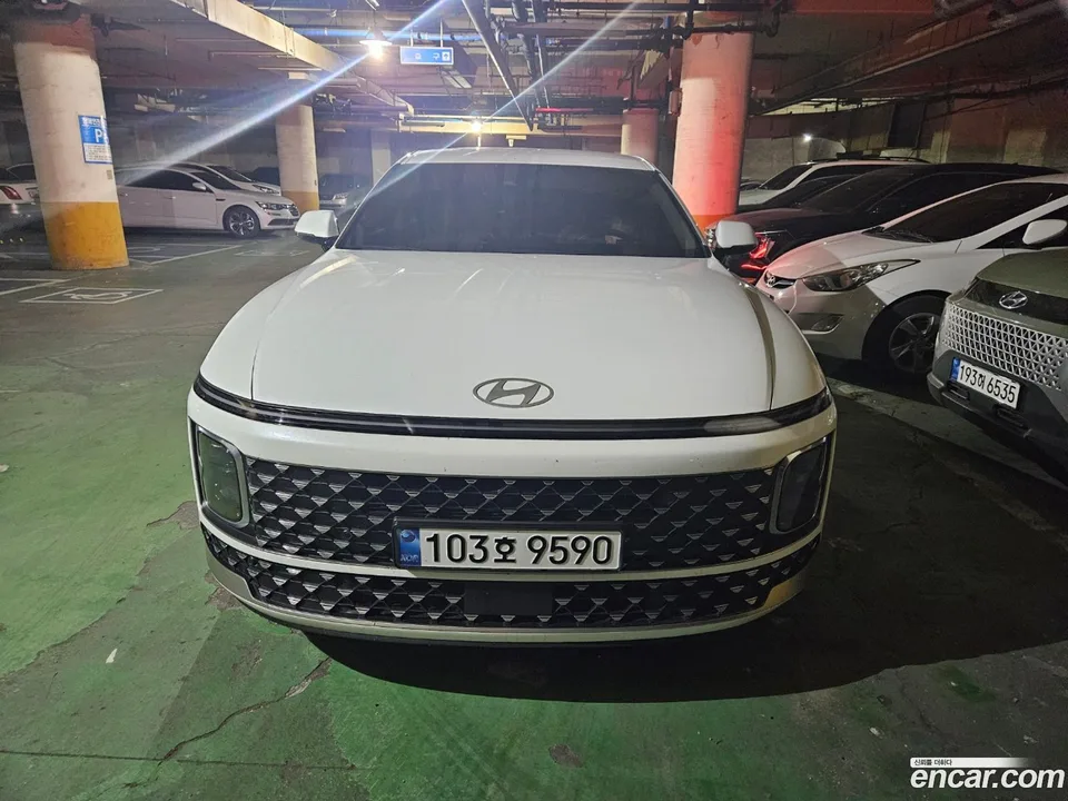 Hyundai Grandeur (GN7) 2.5 2WD 2024 — фото 1, купить с доставкой в Москву