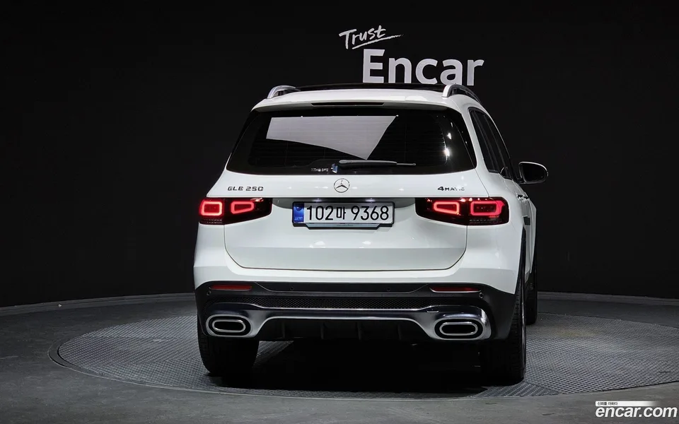 Mercedes-Benz GLB-Class GLB250 4MATIC 2023 — миниатюра 4