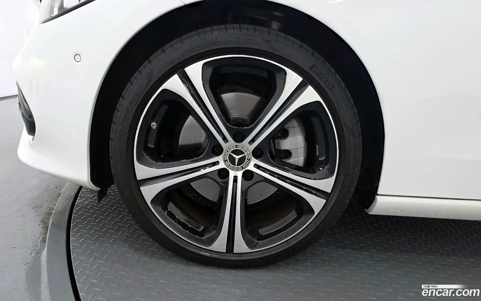 Mercedes-Benz C-Class C300 4MATIC 2023 — миниатюра 5