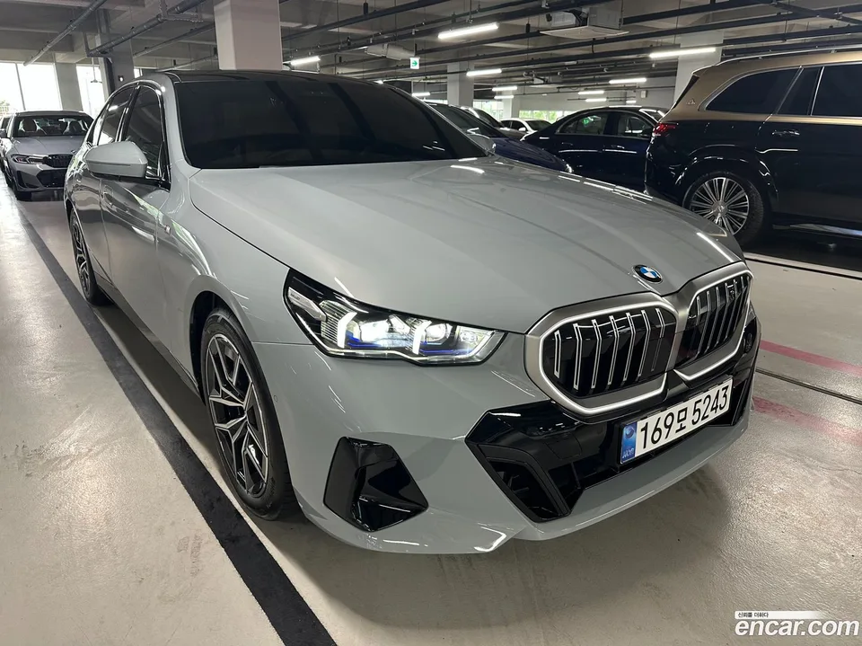BMW 5 Series 520i M 2025 — миниатюра 2