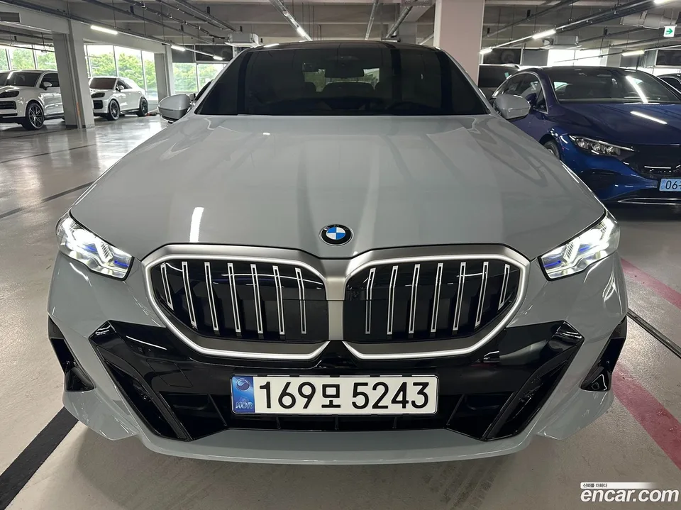 BMW 5 Series (G60) 520i M 2025 — фото 1, купить с доставкой в Москву