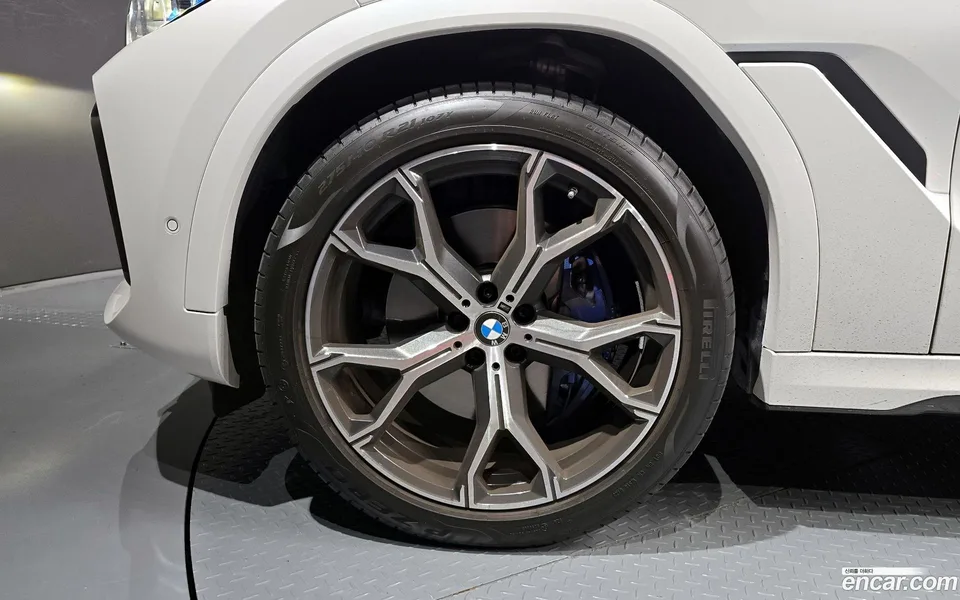 BMW X6 xDrive40i M 2023 — миниатюра 5