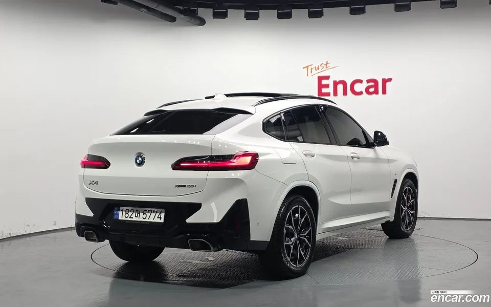 BMW X4 xDrive20i M 2023 — миниатюра 2