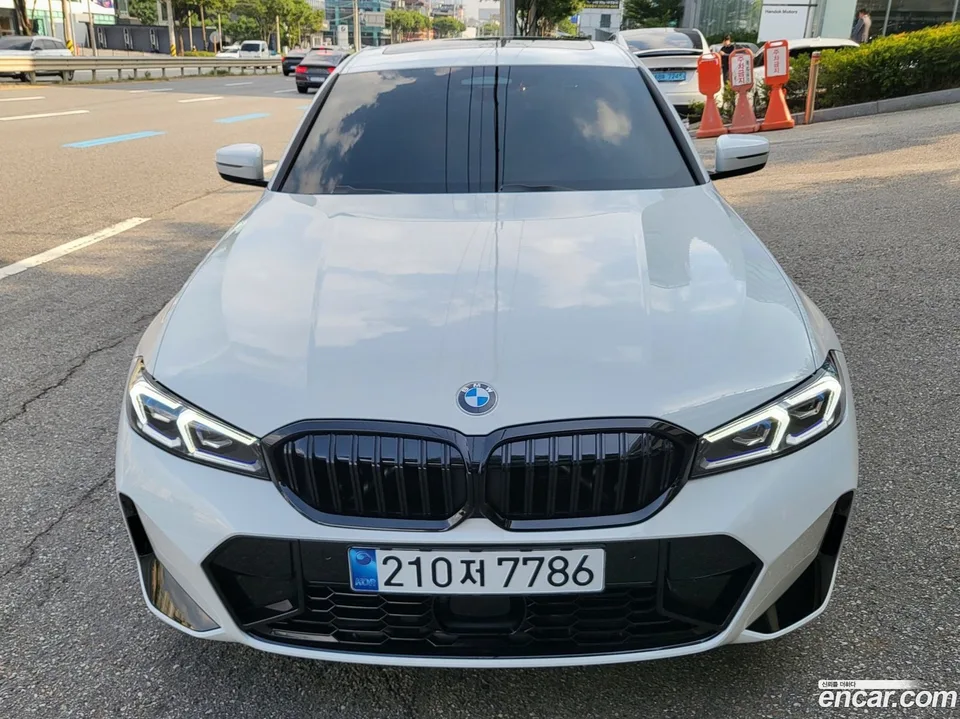 BMW 3 Series 320i M 2025 — фото 1, купить с доставкой в Москву