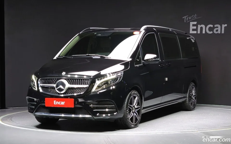 Mercedes-Benz V-Class V300 CDI 2023 — фото 1, купить с доставкой в Москву