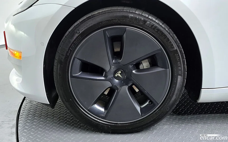 Tesla Model 3 AWD 2022 — миниатюра 5