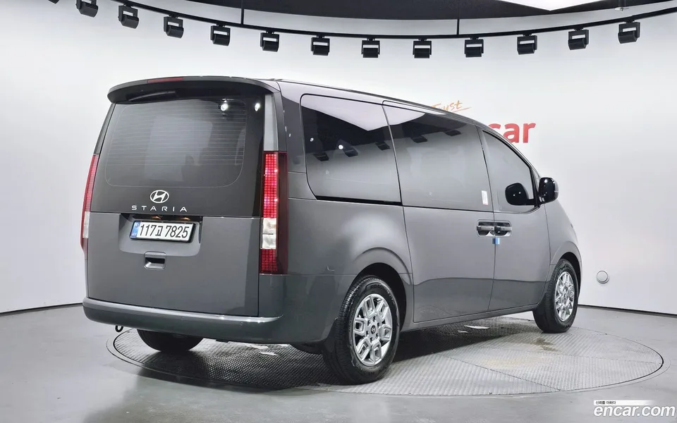 Hyundai Staria 9 2025 — миниатюра 2