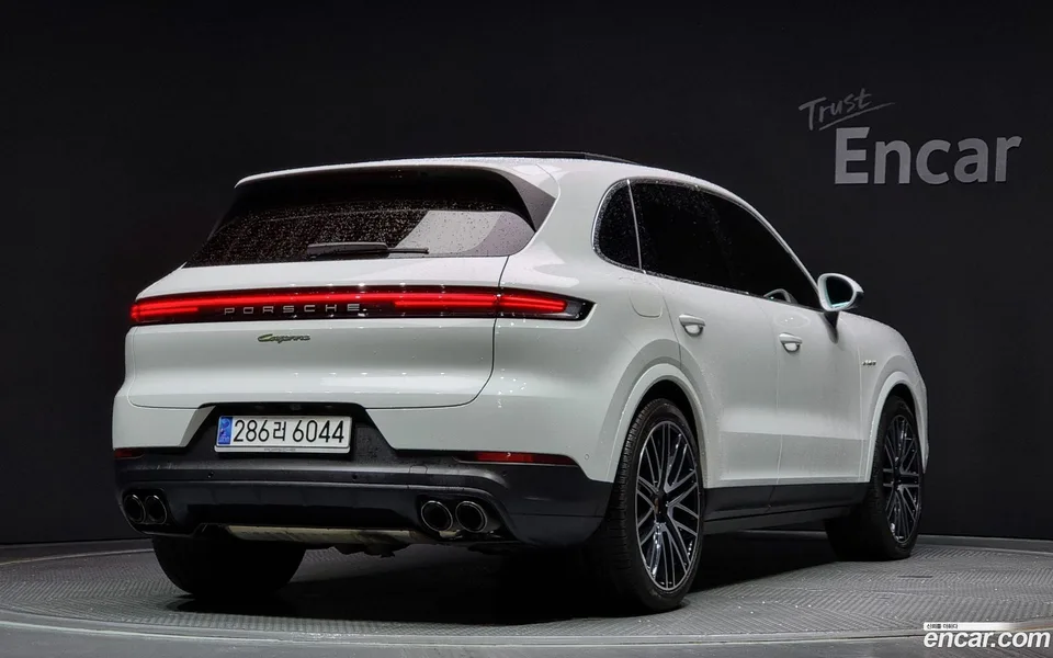 Porsche Cayenne 3.0 E- 2025 — миниатюра 2