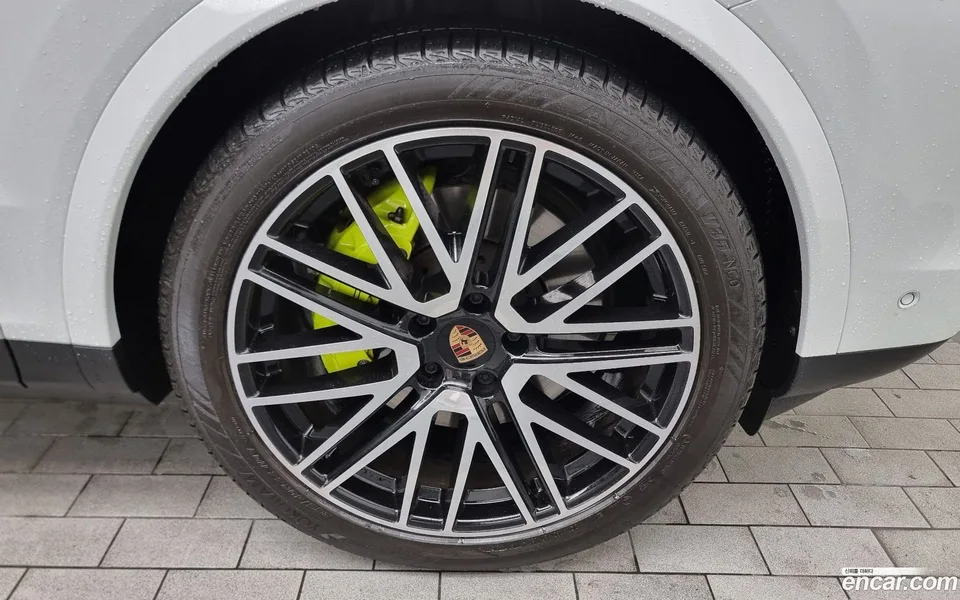 Porsche Cayenne 3.0 E- 2025 — миниатюра 5