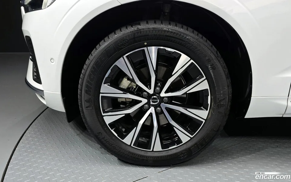 Volvo XC60 B5 2023 — миниатюра 5