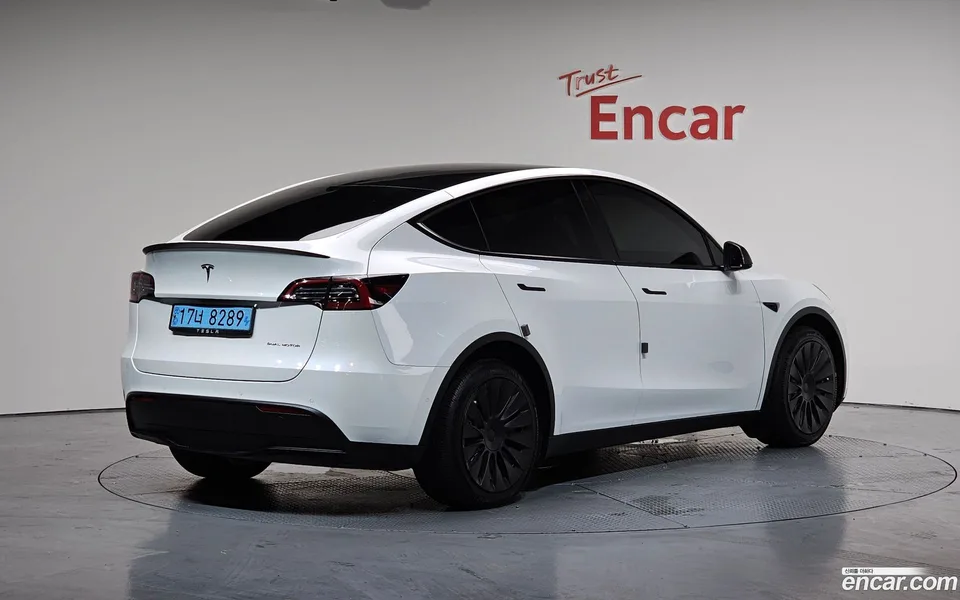 Tesla Model Y AWD 2022 — миниатюра 2