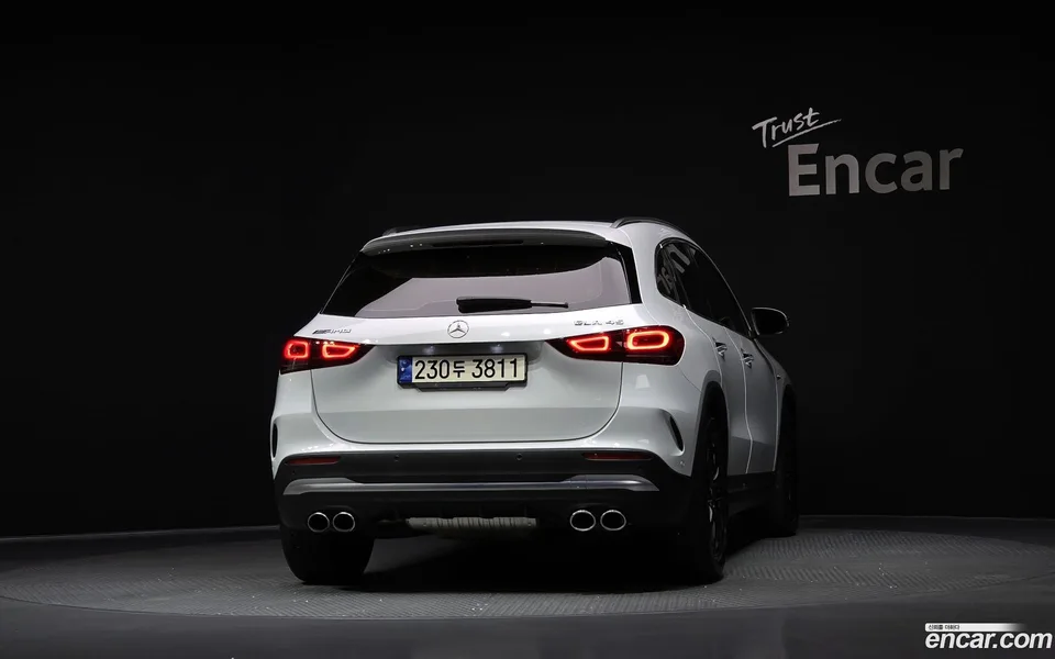 Mercedes-Benz GLA-Class GLA45 AMG 4MATIC+ 2023 — миниатюра 4