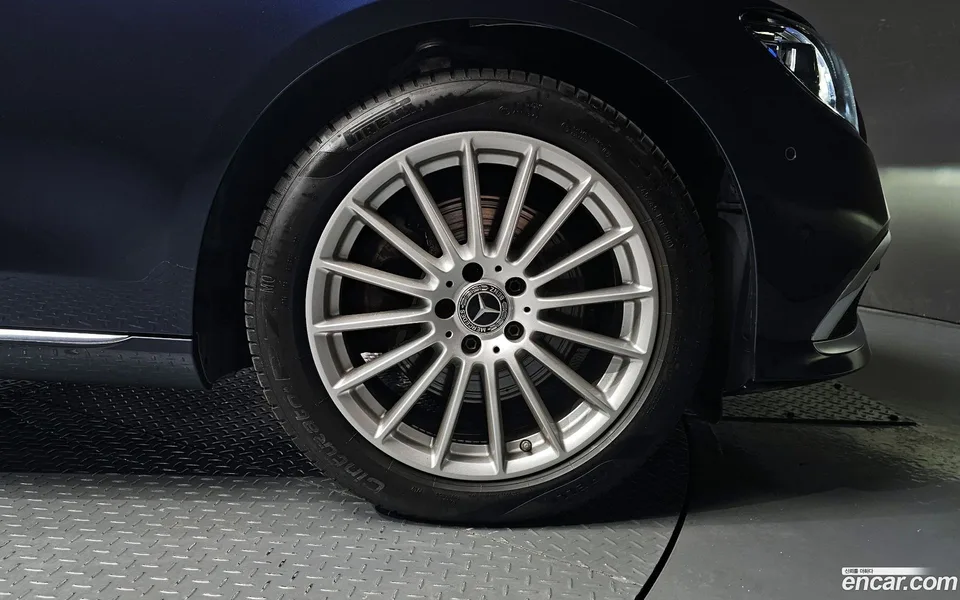 Mercedes-Benz E-Class E250 2022 — миниатюра 5