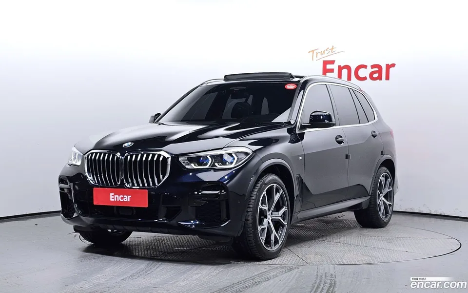 BMW X5 xDrive 40i M 2023 — фото 1, купить с доставкой в Москву