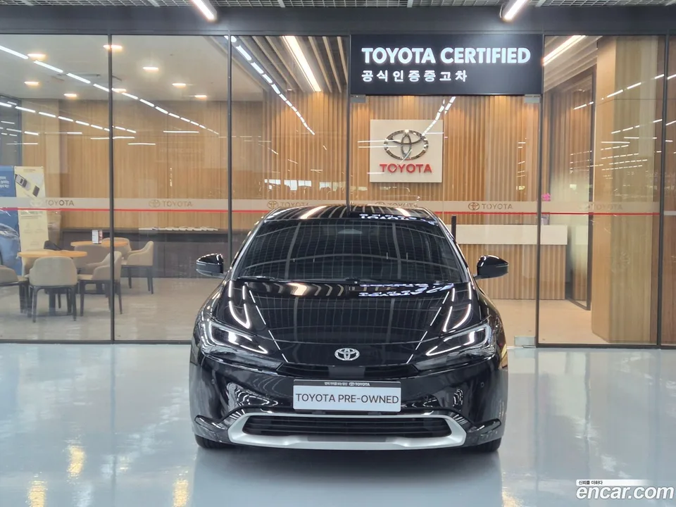 Toyota Prius 2.0 PHEV XSE 2023 — миниатюра 3