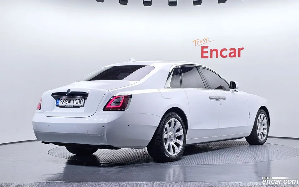 Rolls-Royce Ghost 6.7 V12 2022 — миниатюра 2