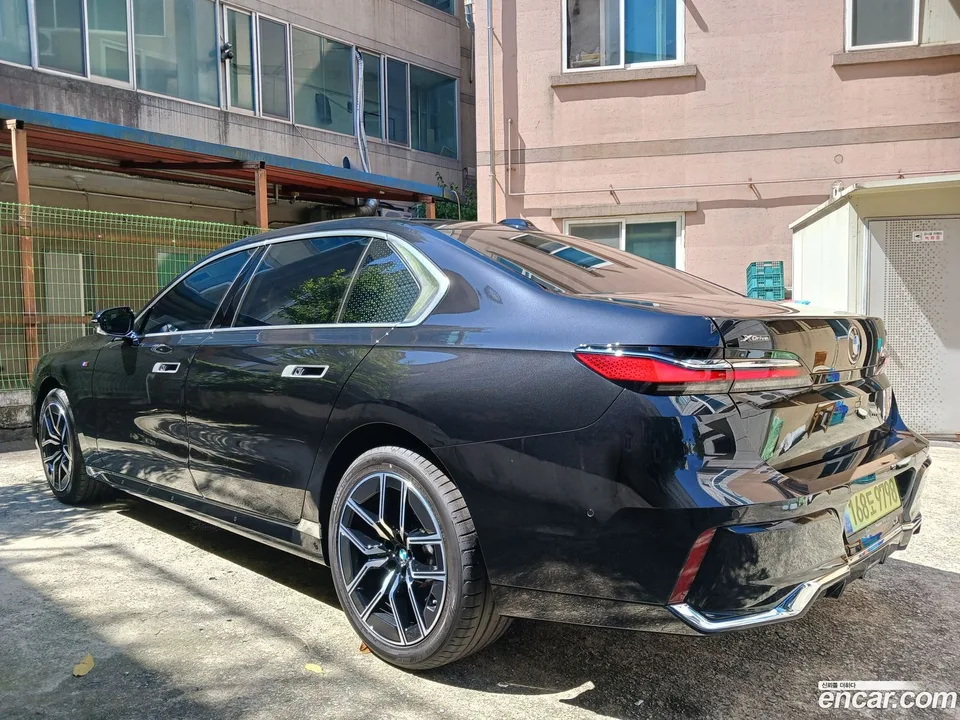 BMW 7 Series 740d xDrive M 2025 — миниатюра 5