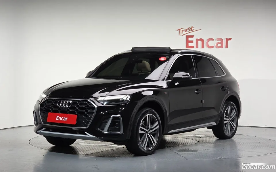 Audi Q5 45 TFSI 2023 — фото 1, купить с доставкой в Москву