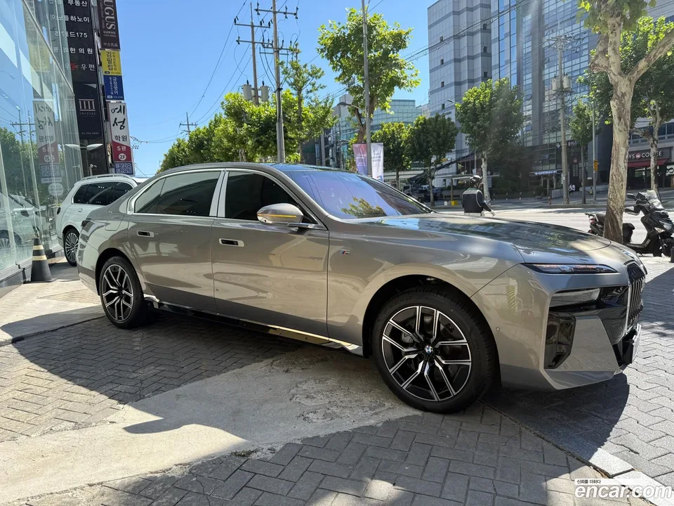 BMW 7 Series 740i xDrive M 2025 — миниатюра 3