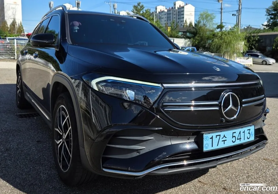 Mercedes-Benz EQB EQB300 4MATIC AMG 2023 — миниатюра 3
