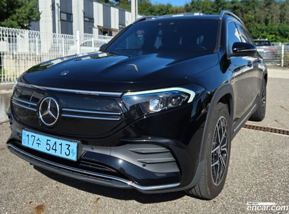 Mercedes-Benz EQB EQB300 4MATIC AMG 2023 — фото 1, купить с доставкой в Москву