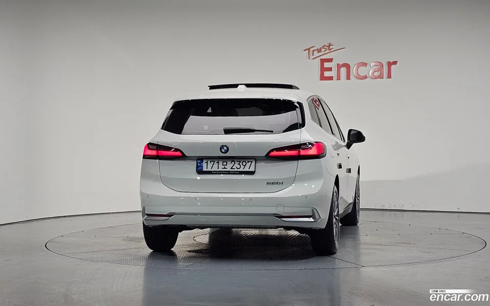BMW 2 Series Active Tourer 220i 2023 — миниатюра 4