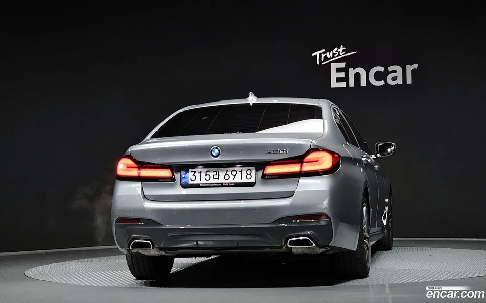 BMW 5 Series 520i M 2023 — миниатюра 4