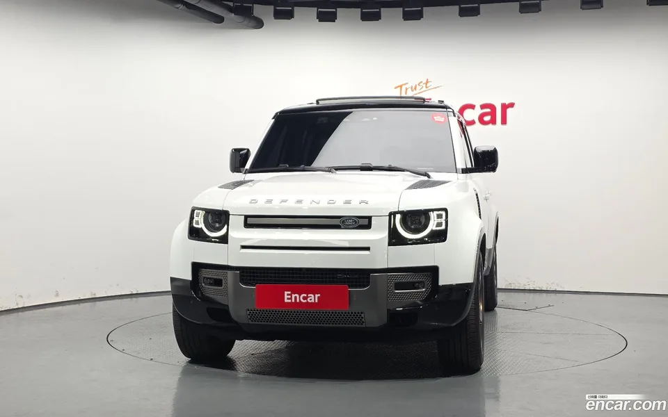 Land Rover Defender 110 P300 X- SE 2023 — миниатюра 3