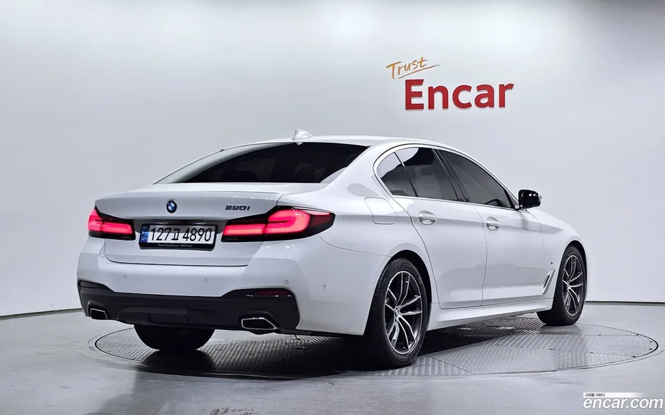 BMW 5 Series 520i M 2023 — миниатюра 2