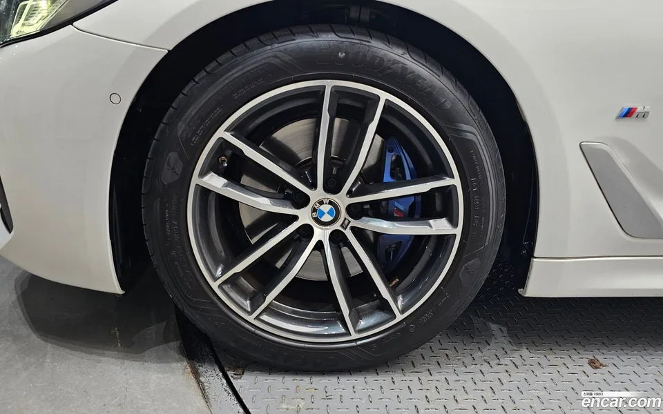 BMW 5 Series 520i M 2023 — миниатюра 5