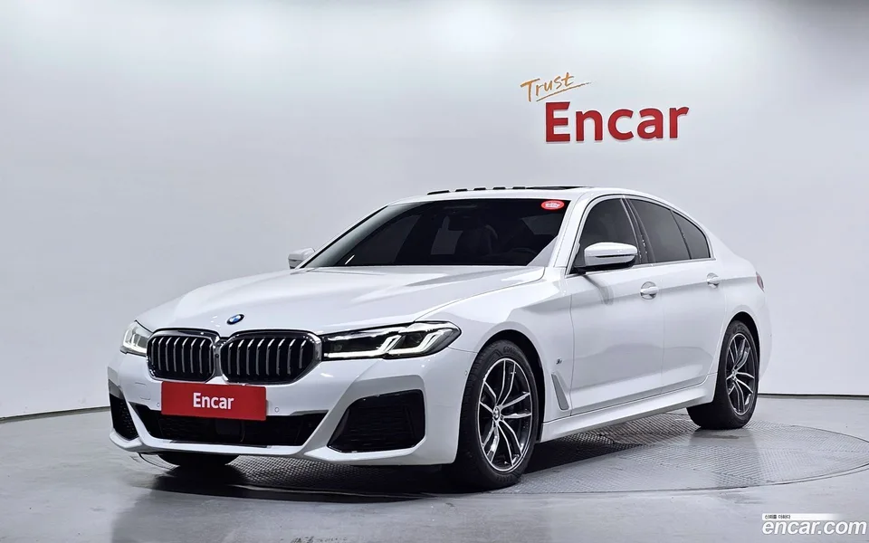BMW 5 Series 520i M 2023 — фото 1, купить с доставкой в Москву