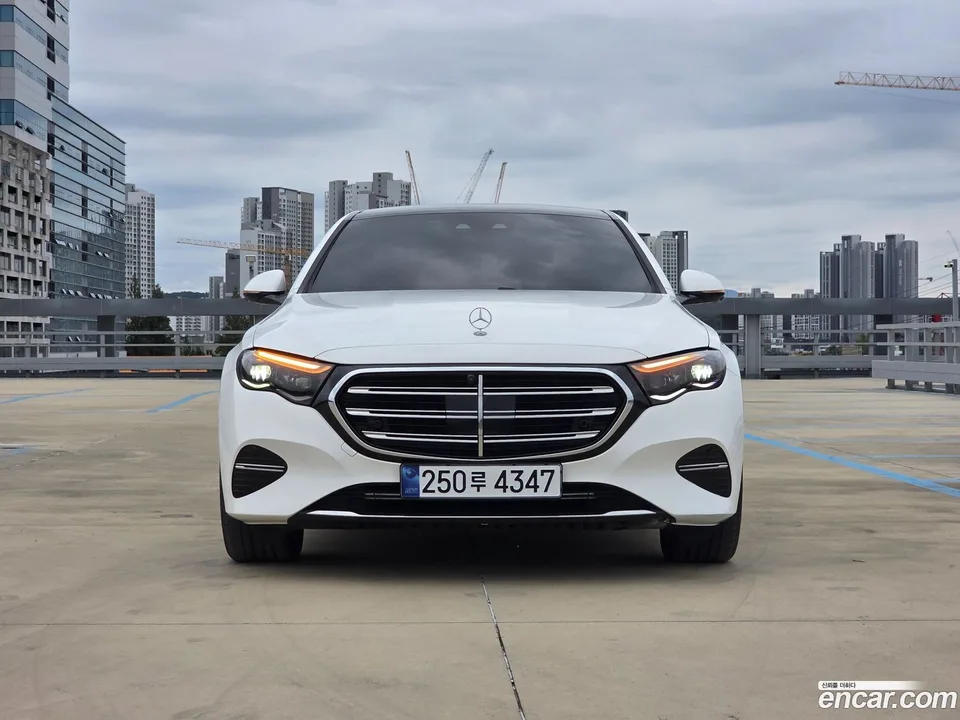 Mercedes-Benz E-Class E300 4MATIC 2024 — миниатюра 4