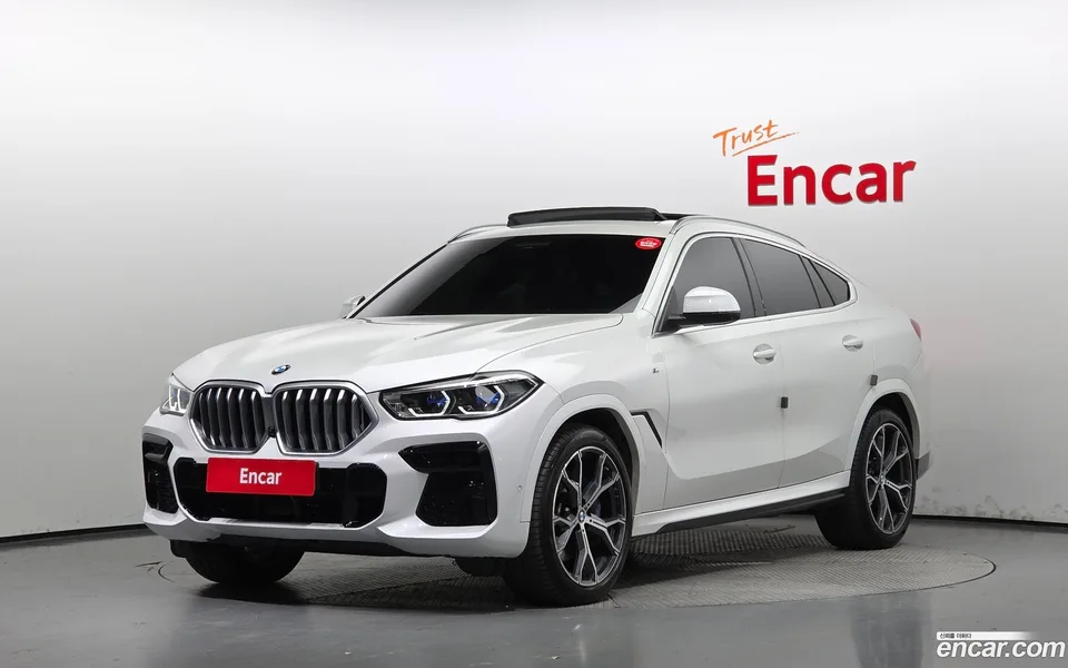 BMW X6 xDrive40i M 2023 — фото 1, купить с доставкой в Москву