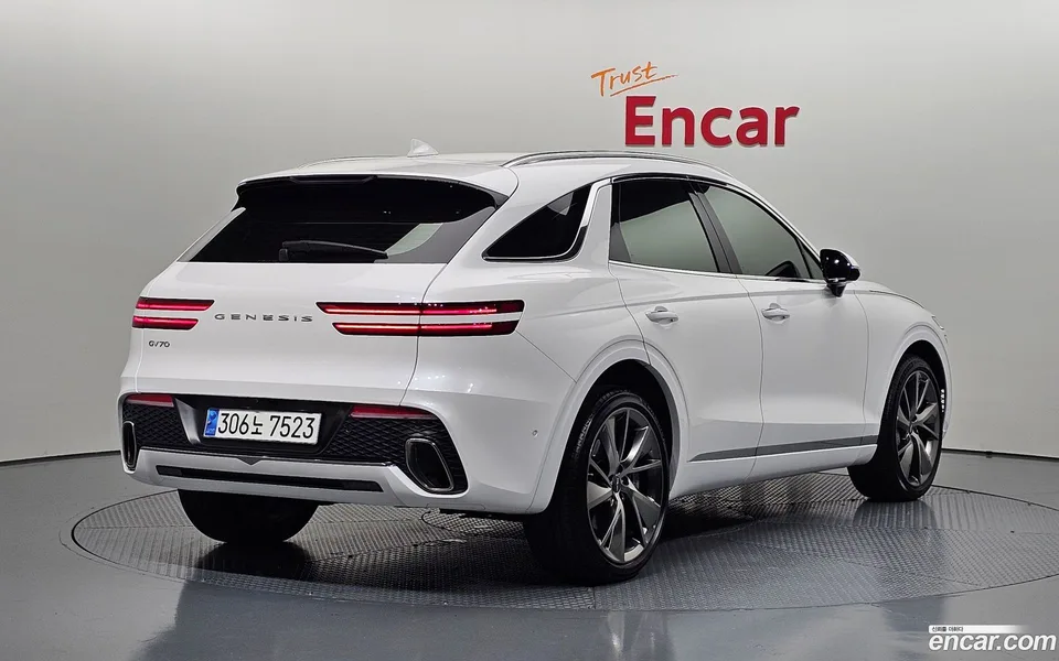 Genesis GV70 2.5T 2WD 2023 — миниатюра 2