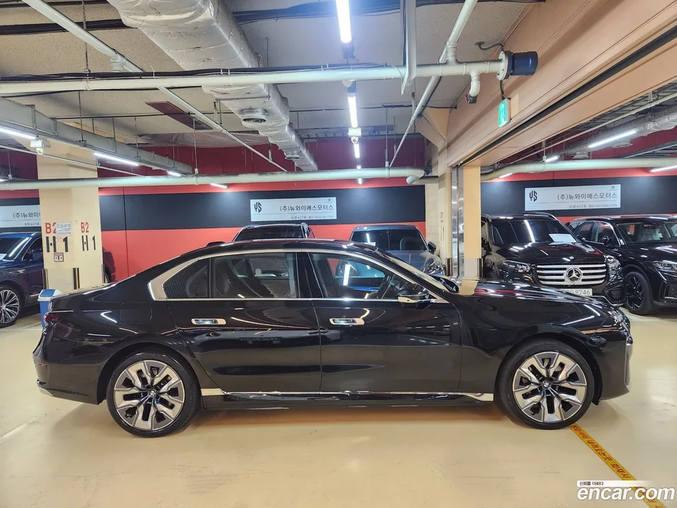 BMW 7 Series 750e xDrive 2024 — миниатюра 4
