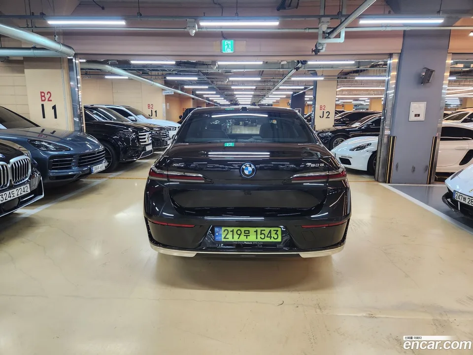 BMW 7 Series 750e xDrive 2024 — миниатюра 5