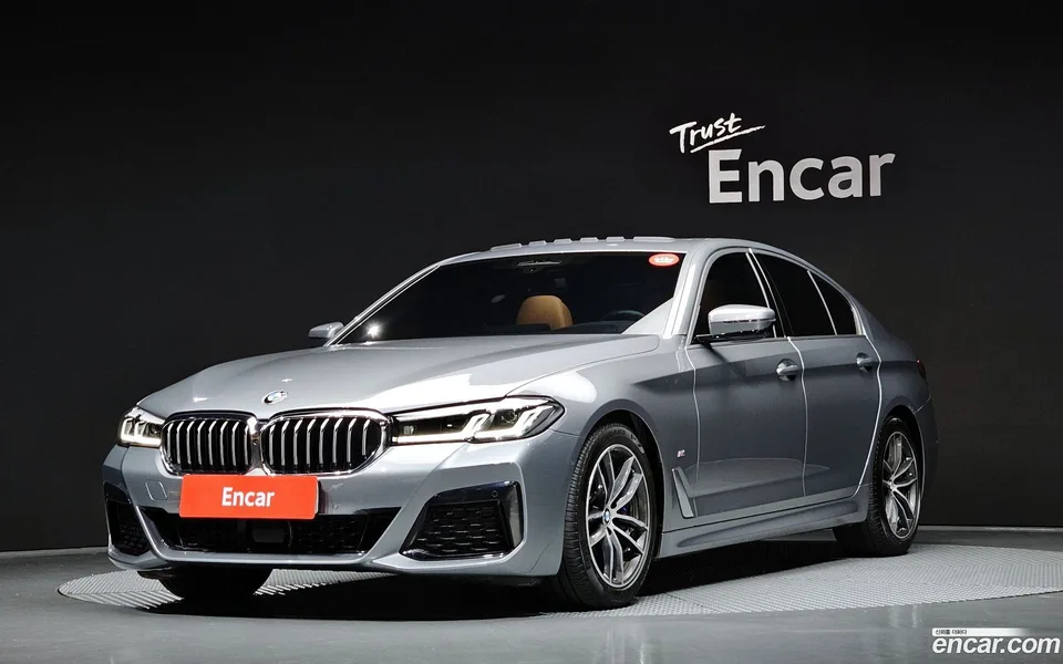 BMW 5 Series 520i M 2023 — фото 1, купить с доставкой в Москву