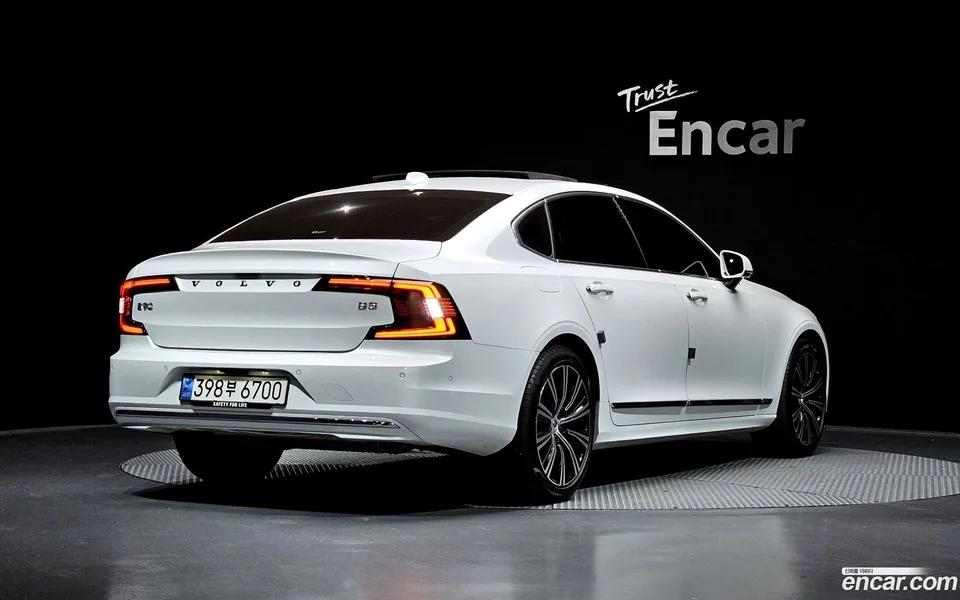 Volvo S90 B5 2023 — миниатюра 2