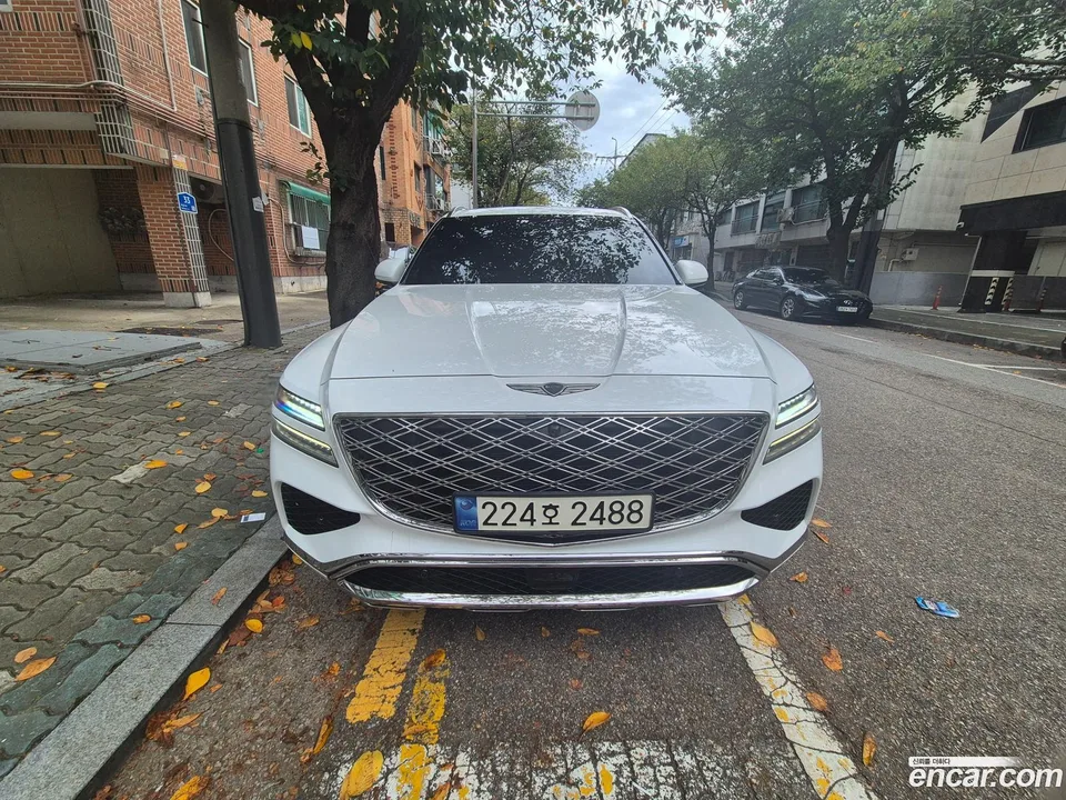Genesis GV80 2.5T 2WD 2024 — фото 1, купить с доставкой в Москву