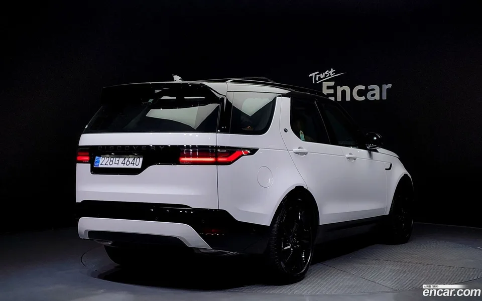 Land Rover Discovery P360 HSE 2024 — миниатюра 2