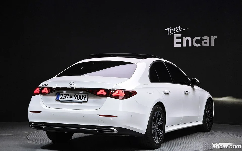 Mercedes-Benz E-Class E200 2025 — миниатюра 2