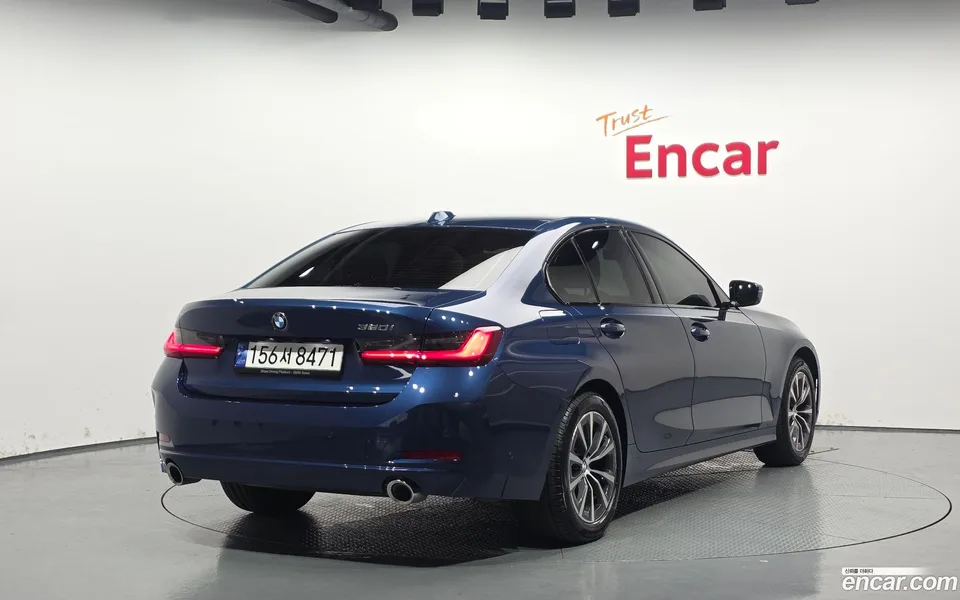 BMW 3 Series 320i 2023 — миниатюра 2