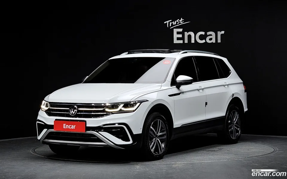 Volkswagen Tiguan Allspace 2.0 TSI 2023 — фото 1, купить с доставкой в Москву
