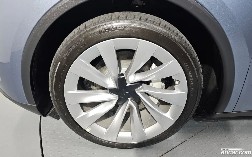 Tesla Model Y AWD 2025 — миниатюра 5
