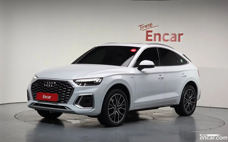 Audi Q5 45 TFSI 2023 — фото 1, купить с доставкой в Москву
