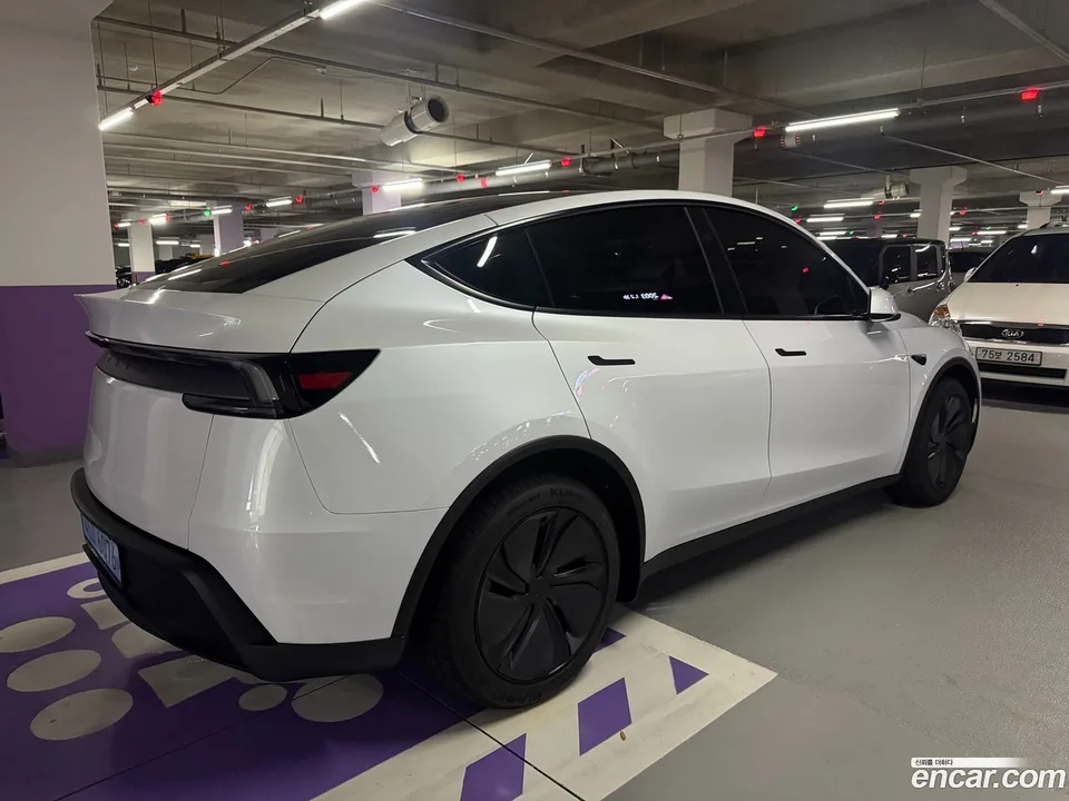Tesla Model Y RWD 2025 — миниатюра 5