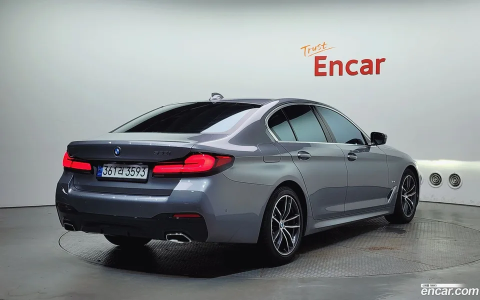 BMW 5 Series 520i M 2023 — миниатюра 2