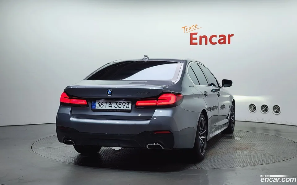 BMW 5 Series 520i M 2023 — миниатюра 4