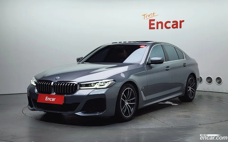BMW 5 Series 520i M 2023 — фото 1, купить с доставкой в Москву