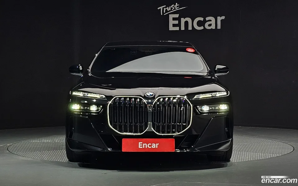 BMW i7 xDrive 60 M 2023 — миниатюра 2